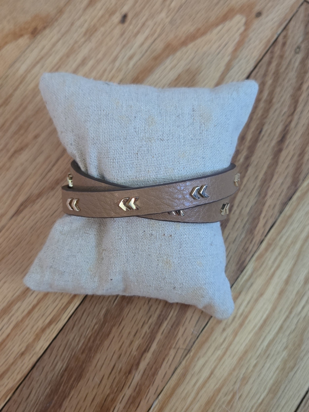 Stella & Dot Tan Leather Wrap Bracelet with Gold Arrow Studs